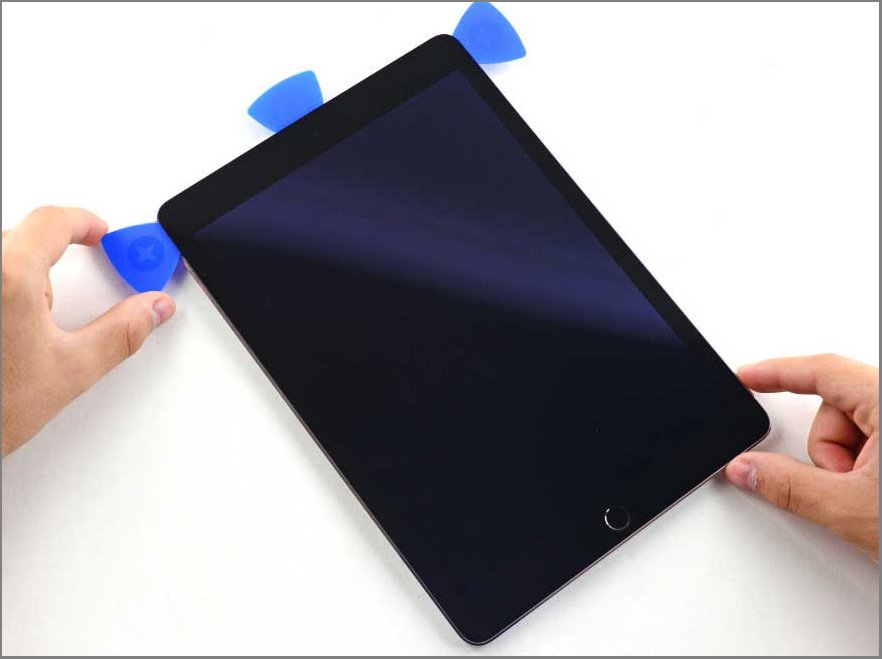 iPad air 2 screen replacement - Step 14 -open the left top corner by 1st pick
