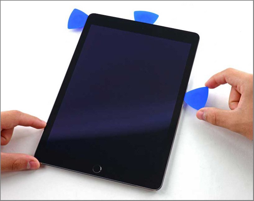 iPad air 2 screen replacement - Step 16 - Take the opening pick from the right side halfway down of the screen